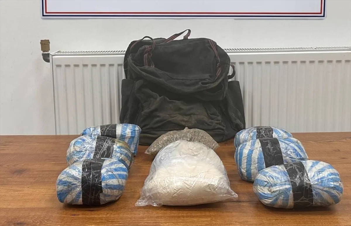 Hakkari'de jandarma aramalarında 8 kilo 846 gram uyuşturucu ele geçirildi