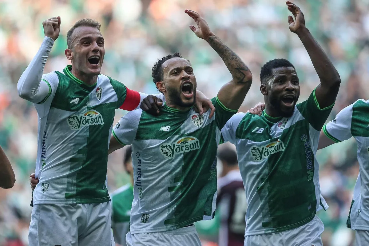 Bursaspor 3 golle kazandı ancak Iheanocho'nun tarihi serisi sona erdi
