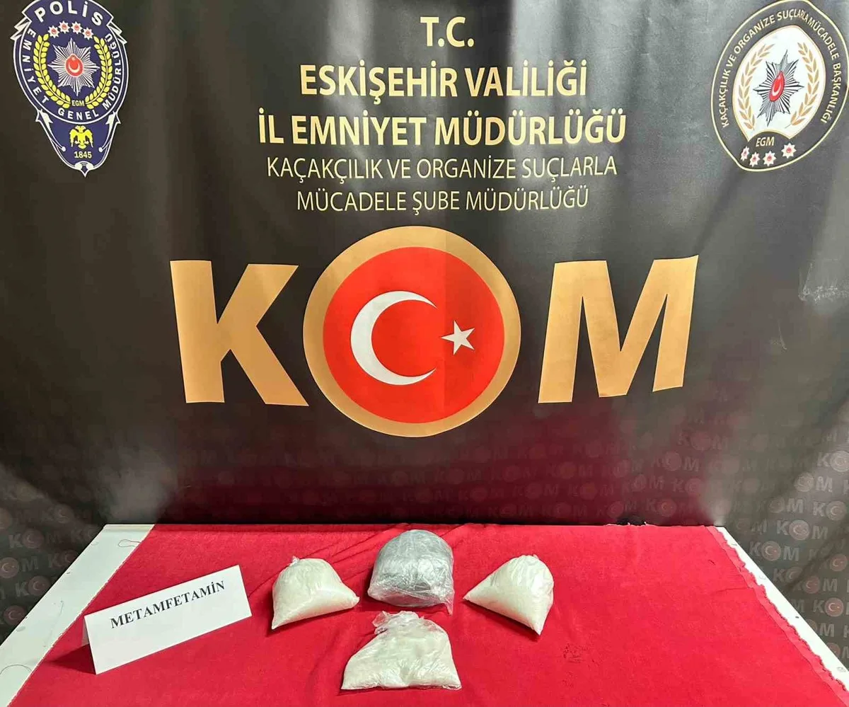 Eskişehir'de polis operasyonunda 3 kilo 380 gram metamfetamin ele geçirildi