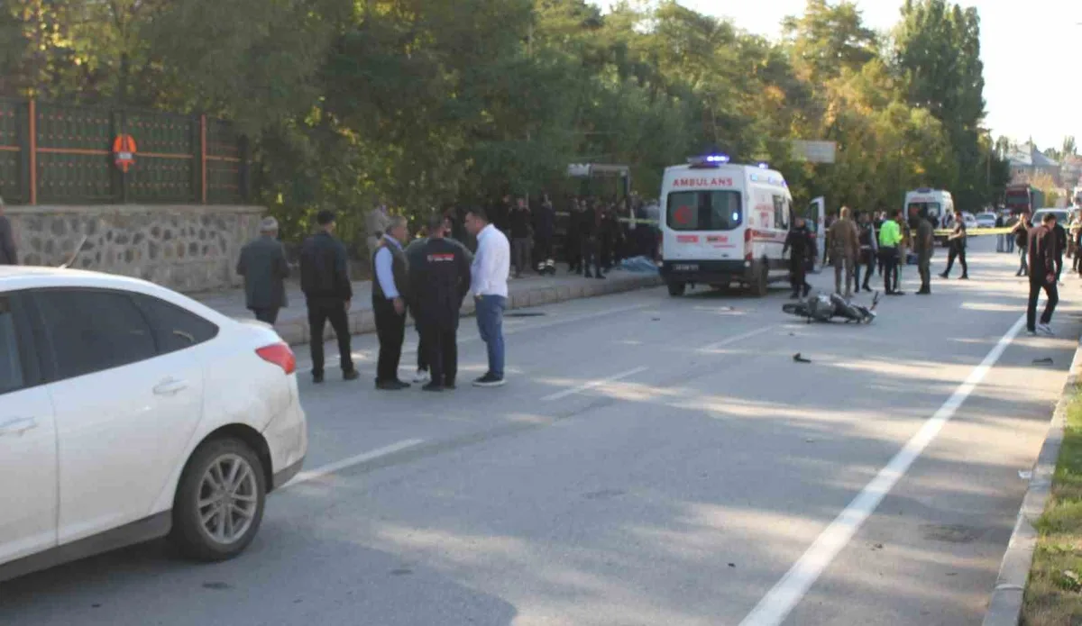Muş Malazgirt'te otomobil motosikletle çarpıştı, 2 kişi hayatını kaybetti