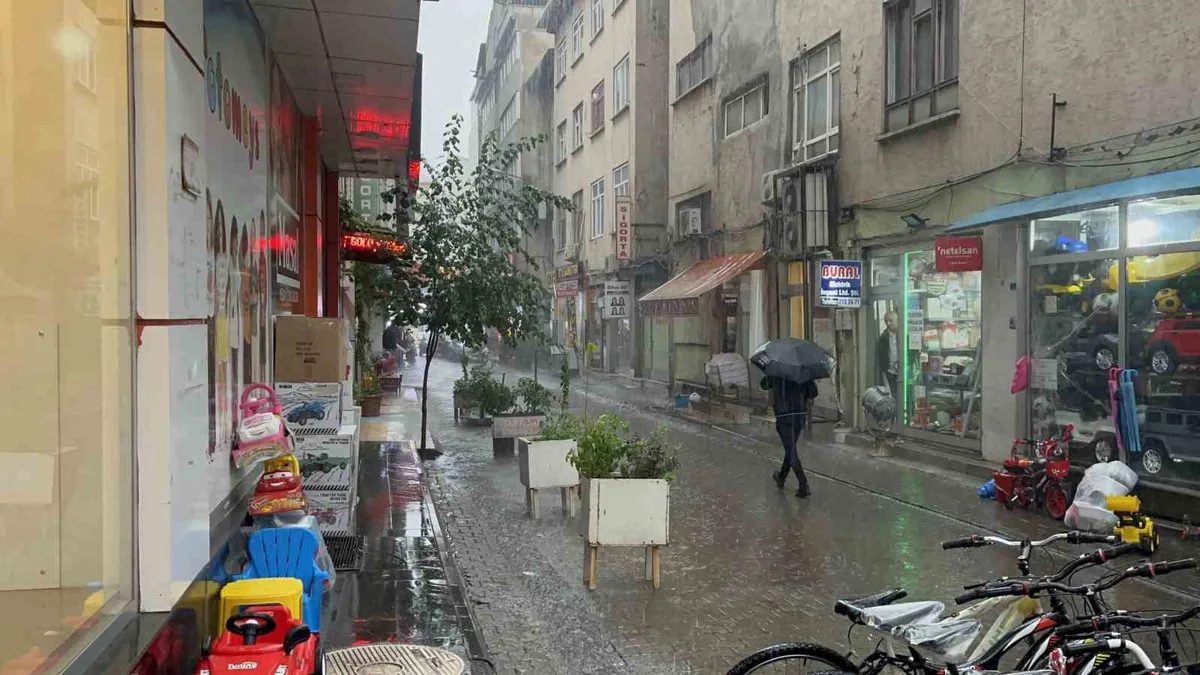 Bingöl'de kuvvetli sağanak başladı, Meteoroloji 13. Bölge Müdürlüğü uyardı