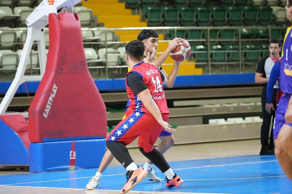 Muğla'da Okul Sporları Gençler Basketbol İlçe Birinciliği müsabakaları sürüyor