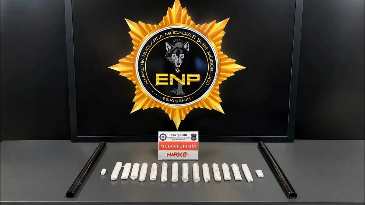 Eskişehir'de valiz sapına gizlenmiş 1 kilo 126 gram sentetik uyuşturucu ele geçirildi