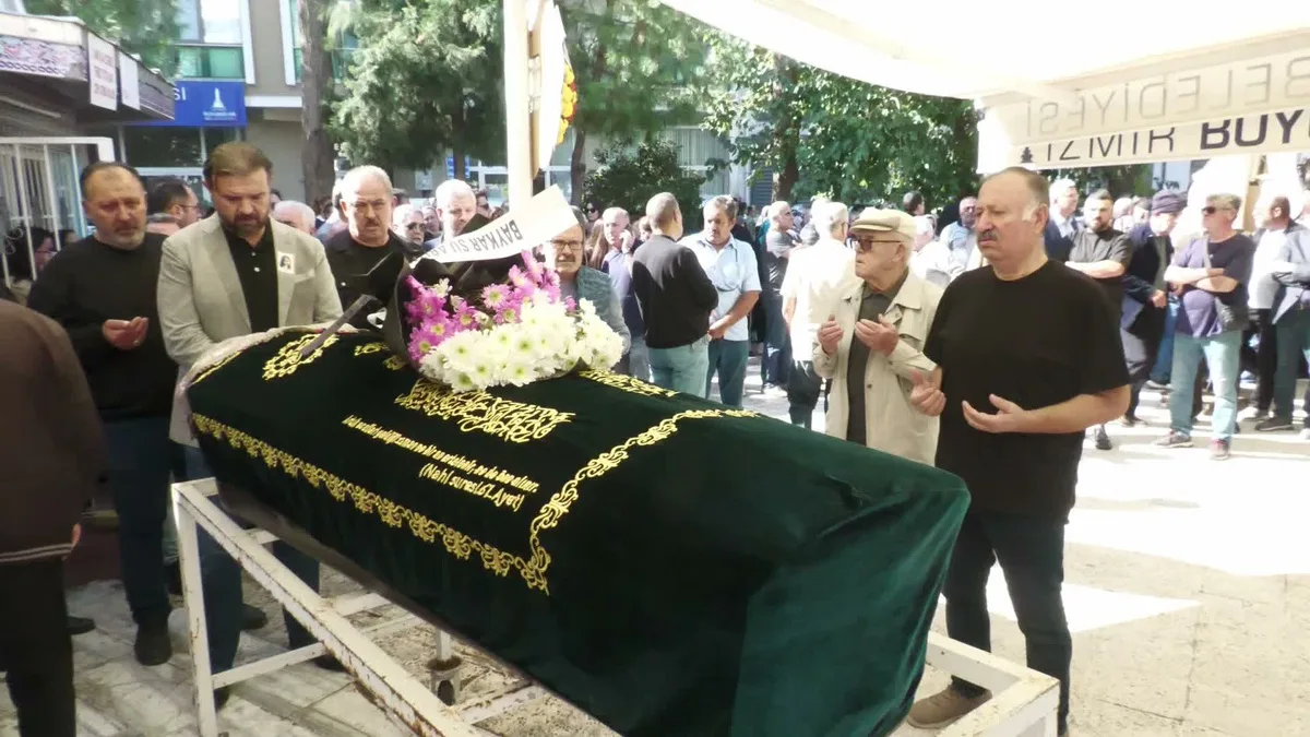İzmir Menemen'de nişanlısı tarafından öldürülen avukat Özge Penbegül toprağa verildi