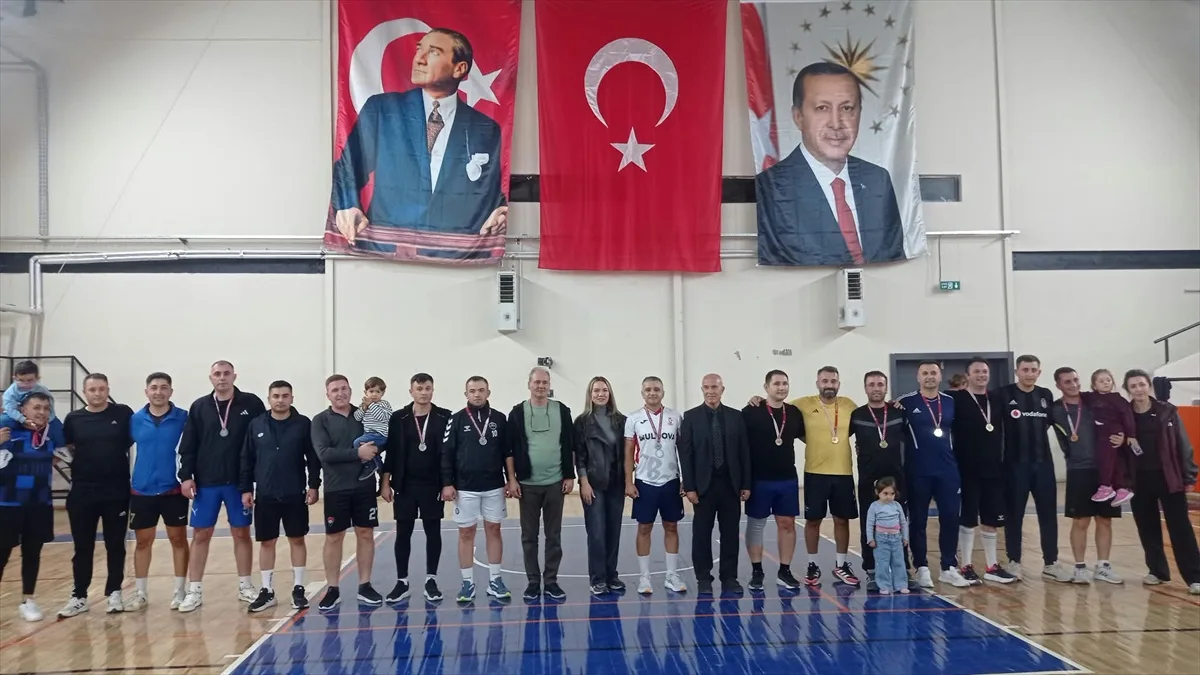 Balıkesir Gömeç'te Cumhuriyet Kupası voleybol finalini İlçe Emniyet Amirliği kazandı