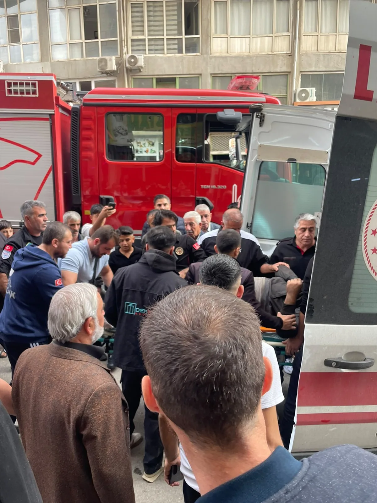 Mardin Kızıltepe'de asansör bakımı sırasında halat kopunca 2 işçi yaralandı
