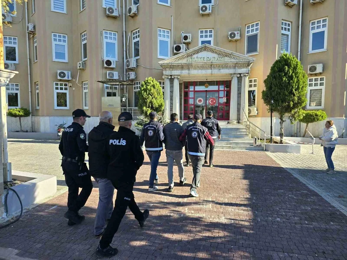 Didim'de makilik alanda 25 düzensiz göçmen yakalandı, İzmir'de 3 şüpheli tutuklandı