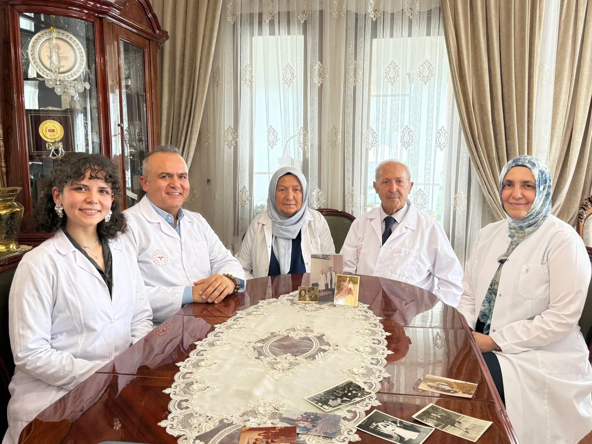 Sılay ailesinin doktorluk geleneği Ravza Zeynep'in mezuniyetiyle 4'üncü kuşağa ulaştı