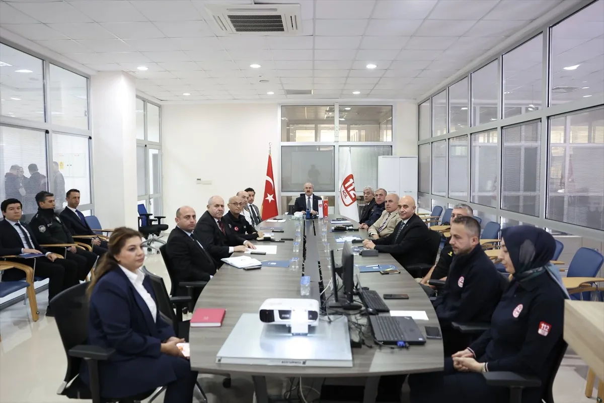 Çanakkale'de 112 koordinasyon toplantısında asılsız ihbarlarla mücadele ele alındı