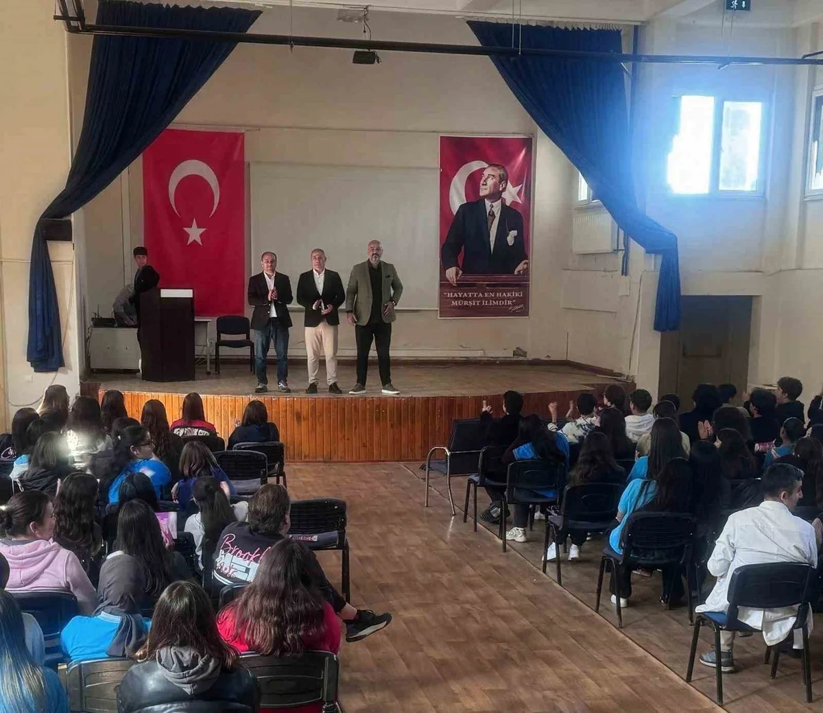 Yazar Mehmet Karayiğit Yalıkavak'taki okullarda öğrencilerle söyleşi yaptı