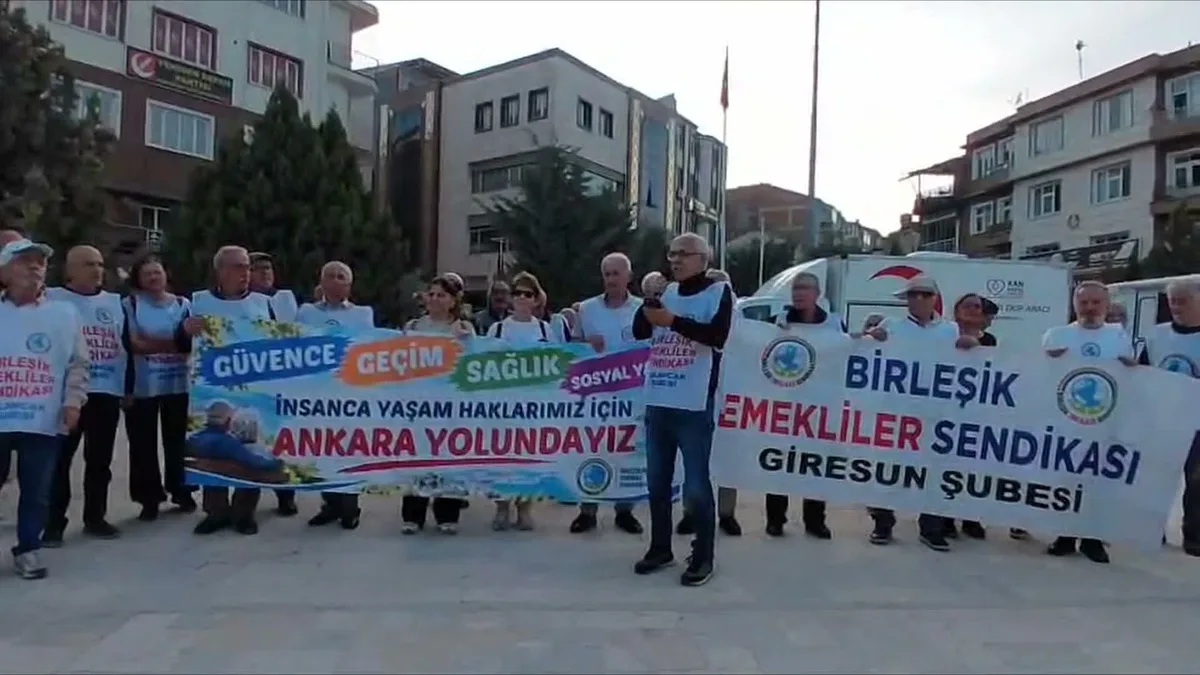 Emeklilerin hak yürüyüşü Amasya Merzifon'da basın açıklamasıyla sürdü