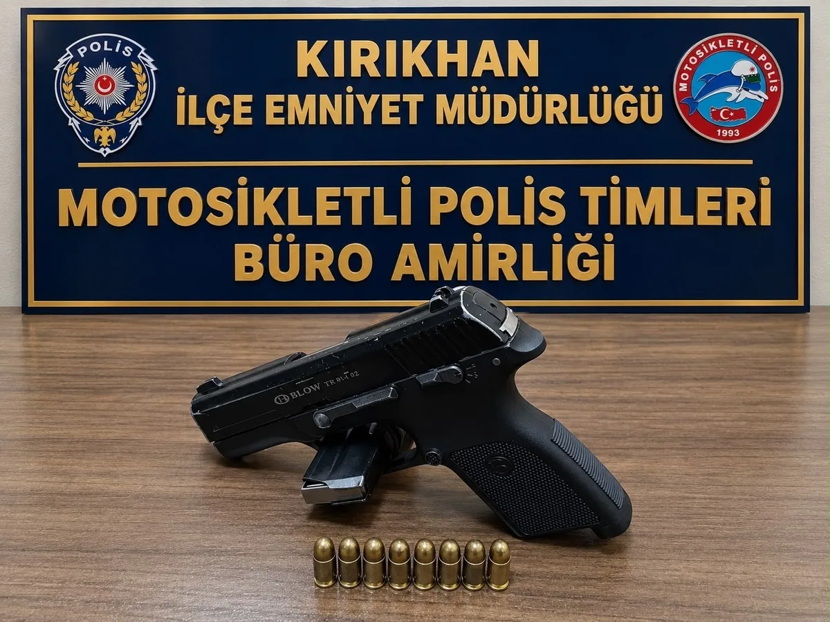 Hatay Kırıkhan'da motosiklette ruhsatsız tabanca ve 8 fişek ele geçirildi