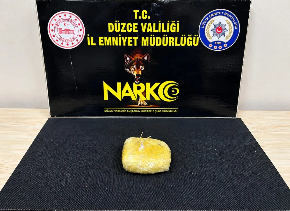 Düzce'de otobüs şoförü, aracında 224 gram kokainle yakalanınca tutuklandı