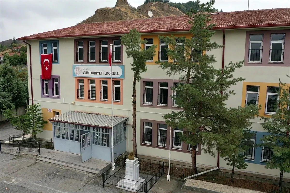 Çankırı'da 1890'da kurulan Cumhuriyet İlkokulu 102 öğrenciyle eğitim sürdürüyor