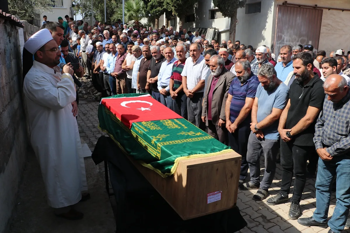 KKTC'de batan gemide ölen Mustafa Demir, Hatay'da kardeşinin yanına defnedildi
