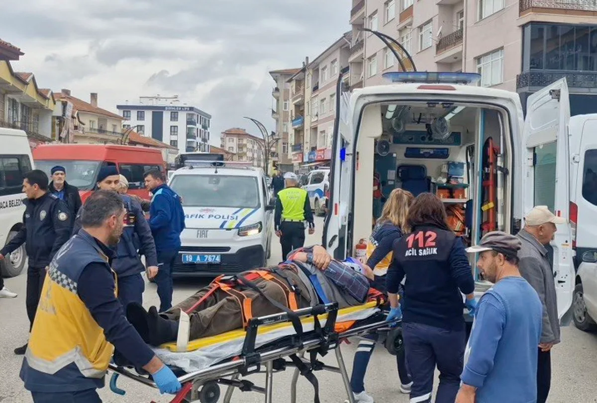 Çorum Alaca'da otomobilin çarptığı yaya hastaneye kaldırıldı, hayati tehlikesi yok