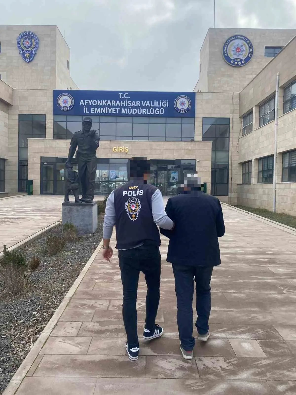 Bursa'da yatırım vaadiyle 1,5 milyon TL'yi aşan dolandırıcılık şüphelisi tutuklandı