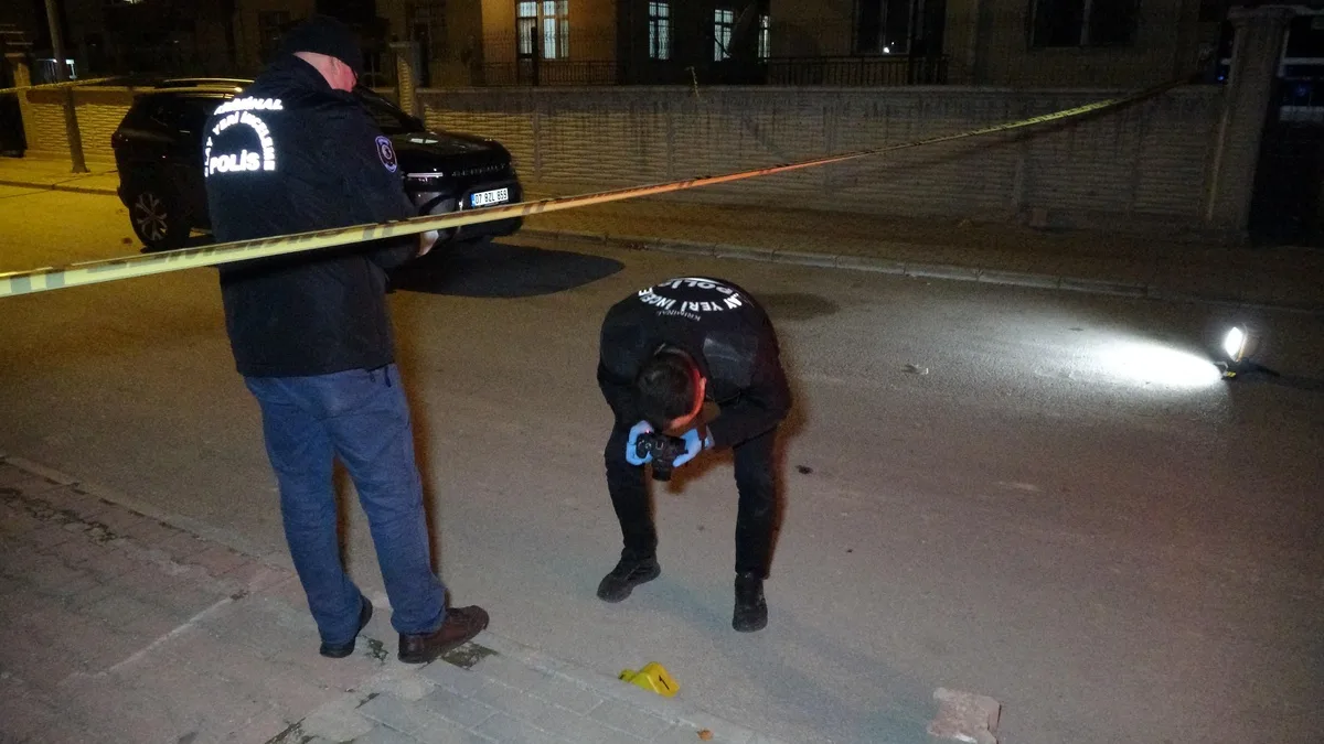 Konya'da V.E., boşanma aşamasındaki eşi tarafından kızının önünde 4 mermiyle vuruldu