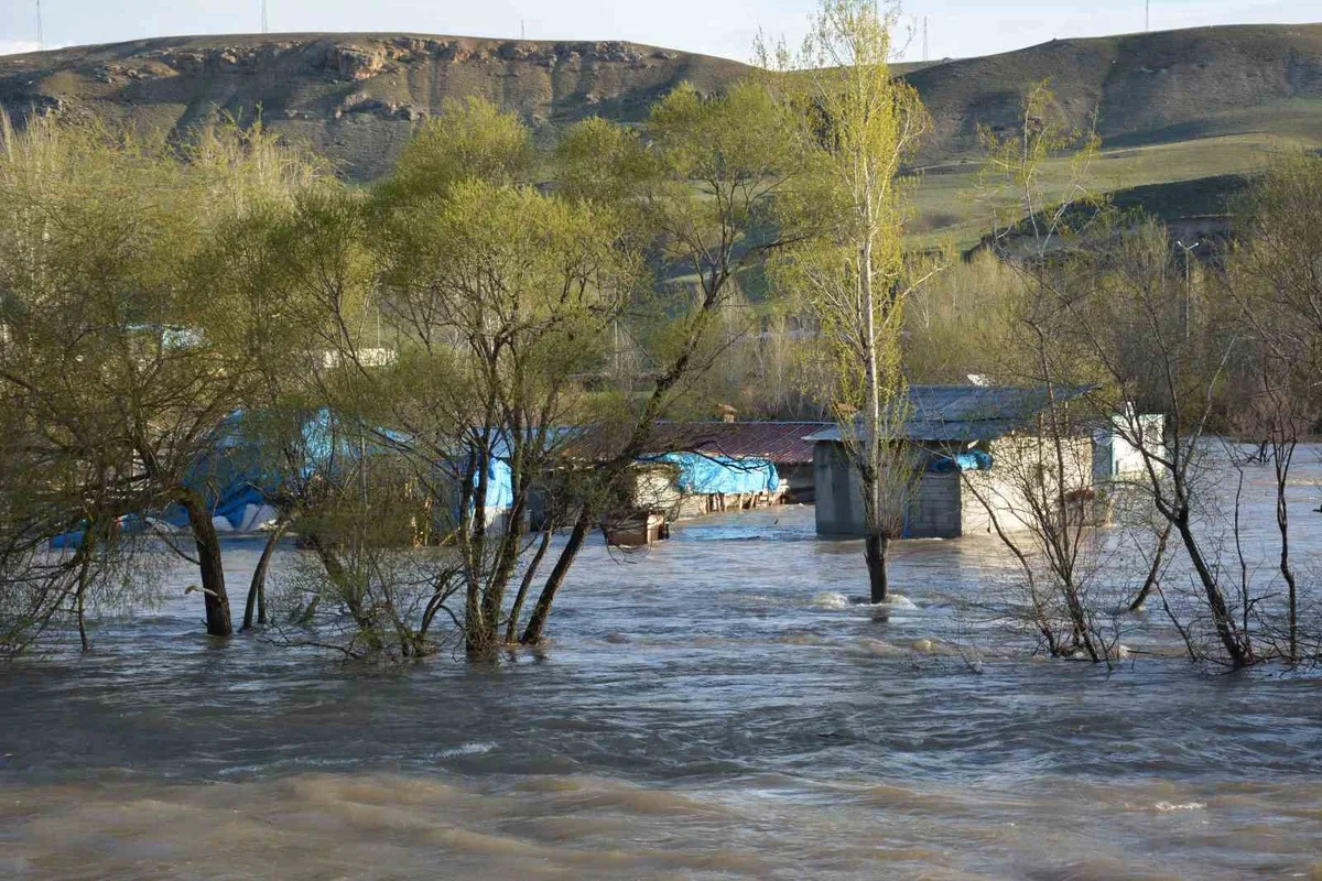 Erzincan'da kuvvetli yağış bekleniyor, çiftçiler ve hayvancılıkla uğraşanlar uyarıldı