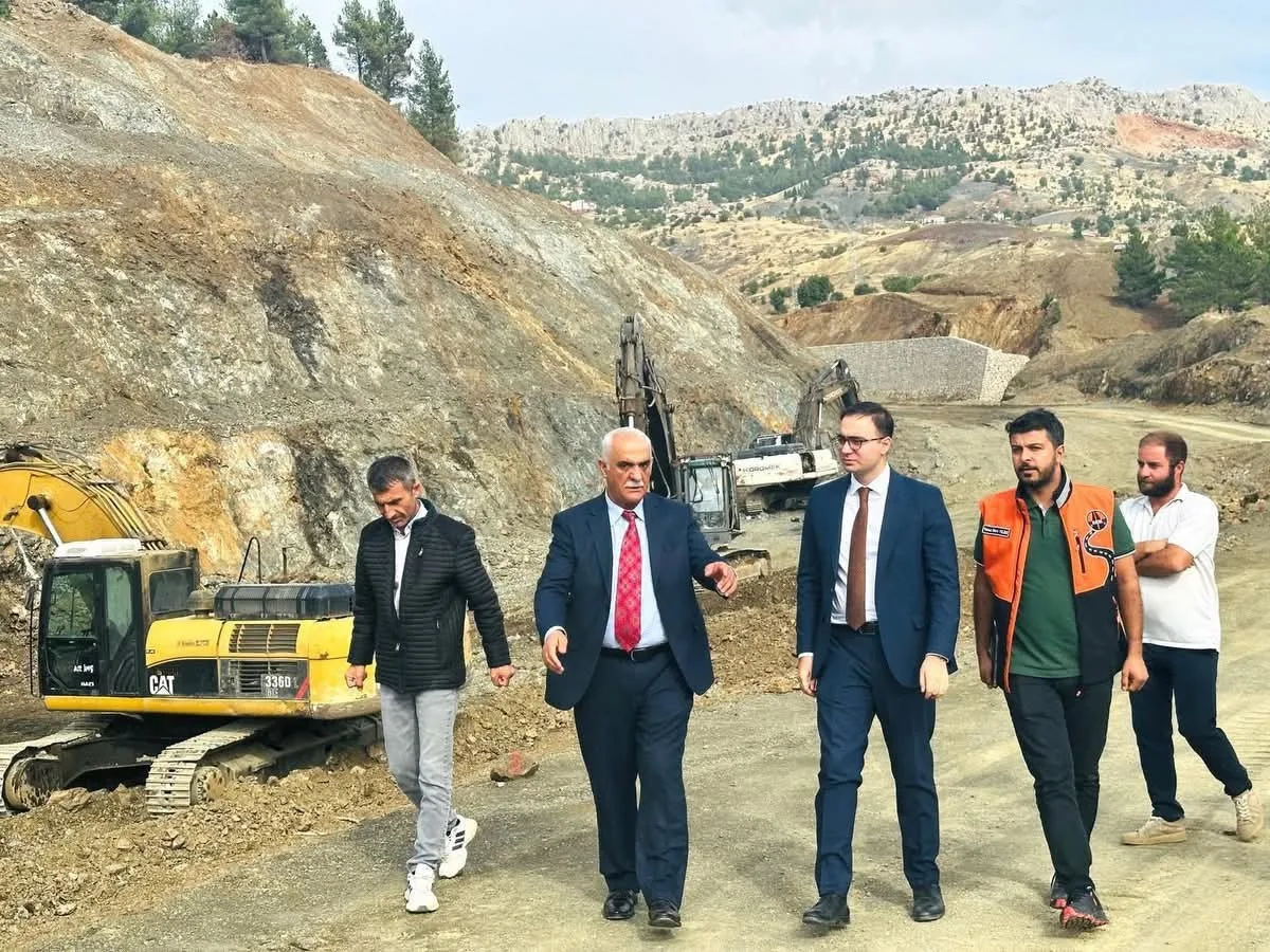 Sincik Kaymakamı Fatih Yıldız, Sincik-Kahta yolunda kış öncesi asfalt talimatı verdi