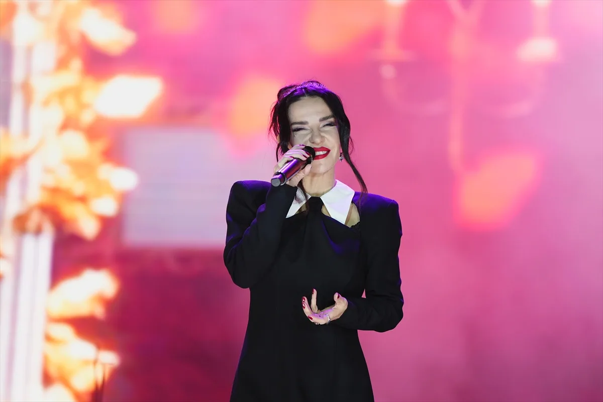 Fatma Turgut, Mardin Kültür Yolu Festivali'nde 'Bir Varmış Bir Yokmuş'u seslendirdi