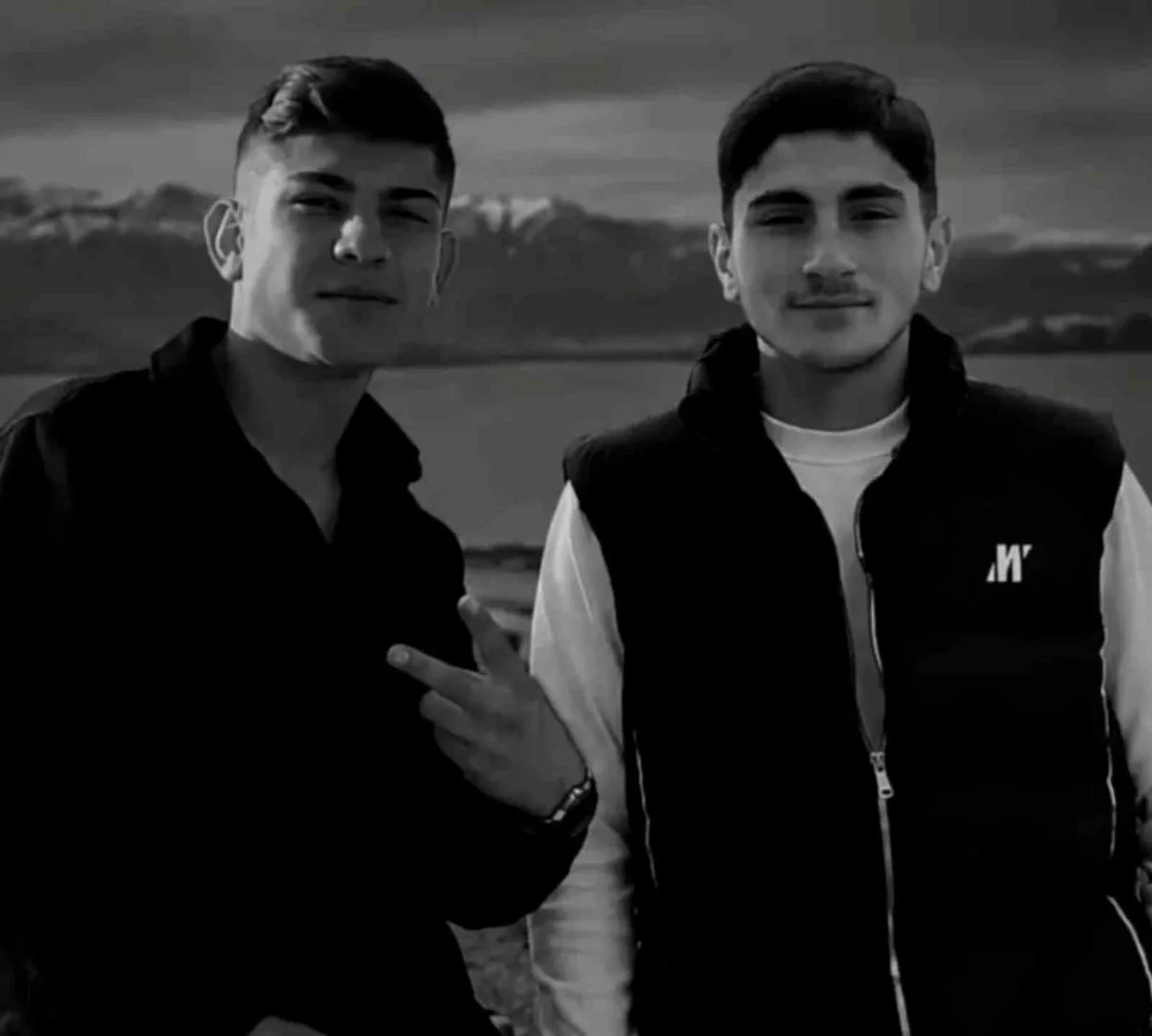 Van Gevaş'ta tankerle çarpışan otomobilde ölen 2 gencin kimlikleri belirlendi