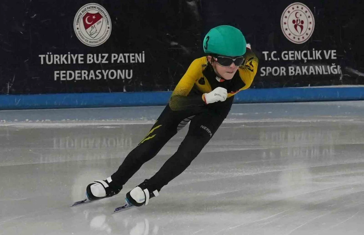 Erzurum'da Short Track Federasyon Kupası 1'in 2. günü madalya töreniyle sona erdi