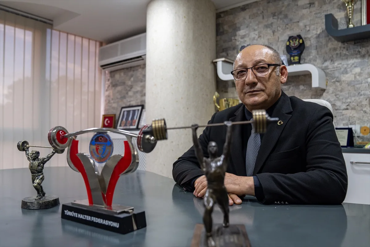 Çin'deki Dünya Şampiyonası'na 13 halterci katılacak, madalya ve kota hedeflenecek