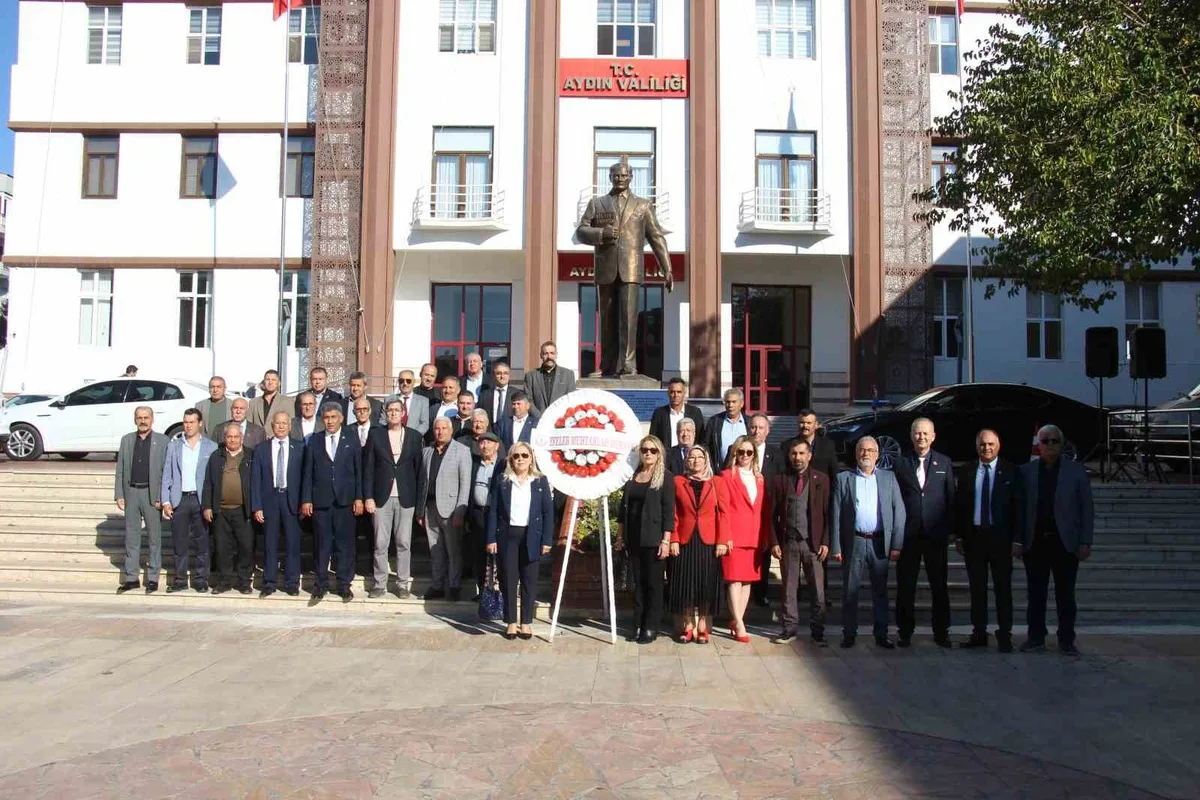 Aydın Efeler'de 19 Ekim Muhtarlar Günü, Valilik önünde törenle kutlandı