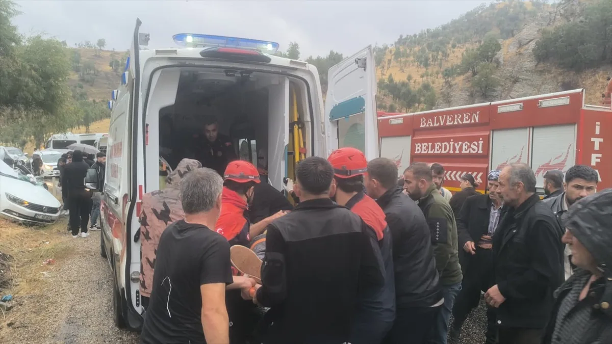 Şırnak Uludere'de Besta mevkisinde devrilen otomobilin sürücüsü yaralandı