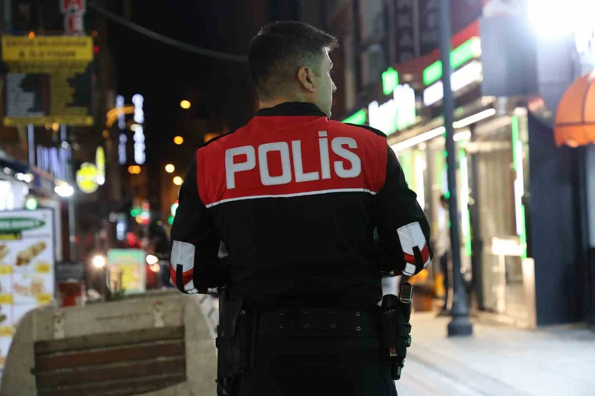 Elazığ'da asayiş ve narkotik ekipleri Köfteciler Sokağı'nda denetim yaptı