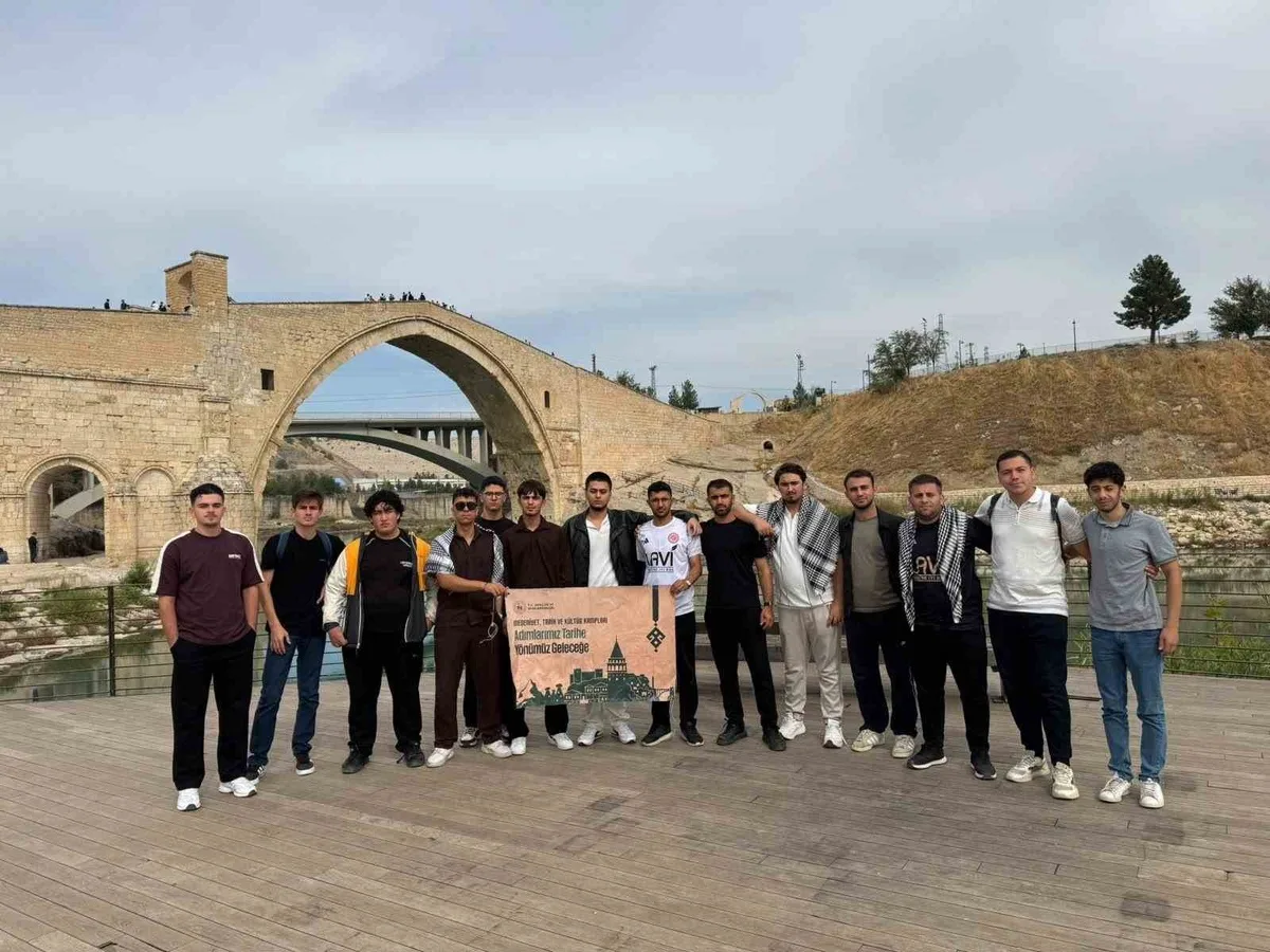 Gençlik ve Spor Bakanlığının Hasankeyf kampına katılan gençler tarihi mirası keşfetti