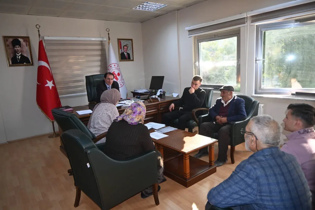 Çay Kaymakamı Türker, Halk Günü'nde vatandaşların sorunlarını dinledi