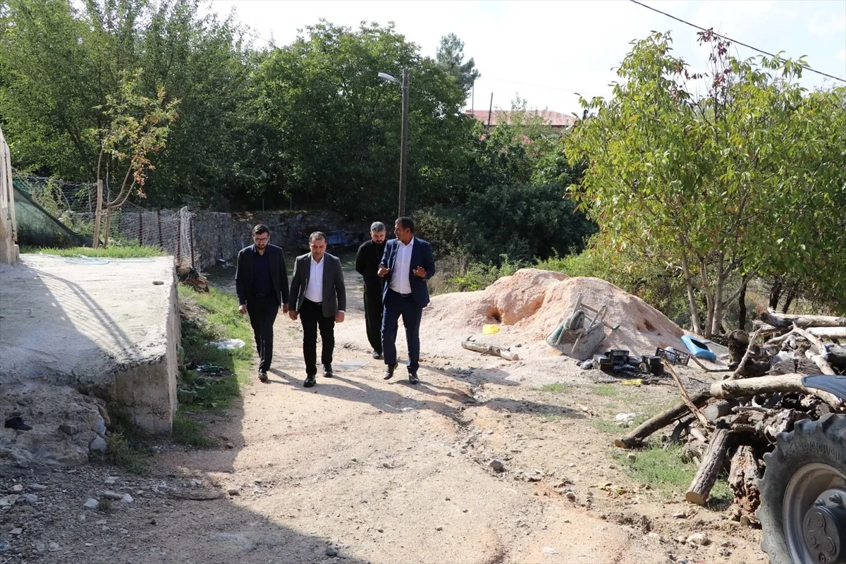 Keban Kaymakamı Muhammed Huzeyfe Onur, Büklümlü'de vatandaşların sorunlarını dinledi