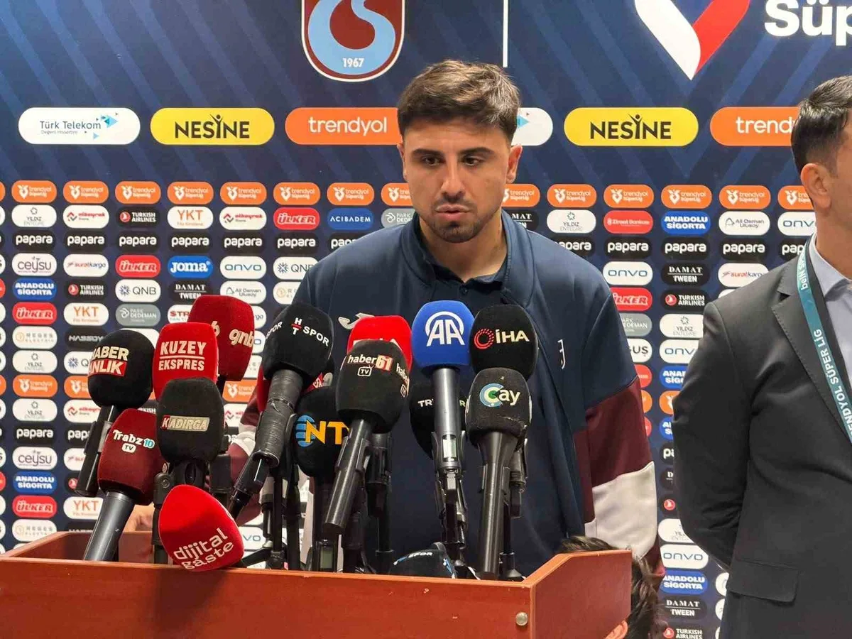 Trabzonspor'da Ozan Tufan, Beşiktaş'ı 2-0 yendikleri maçta attığı ilk golle sevindi