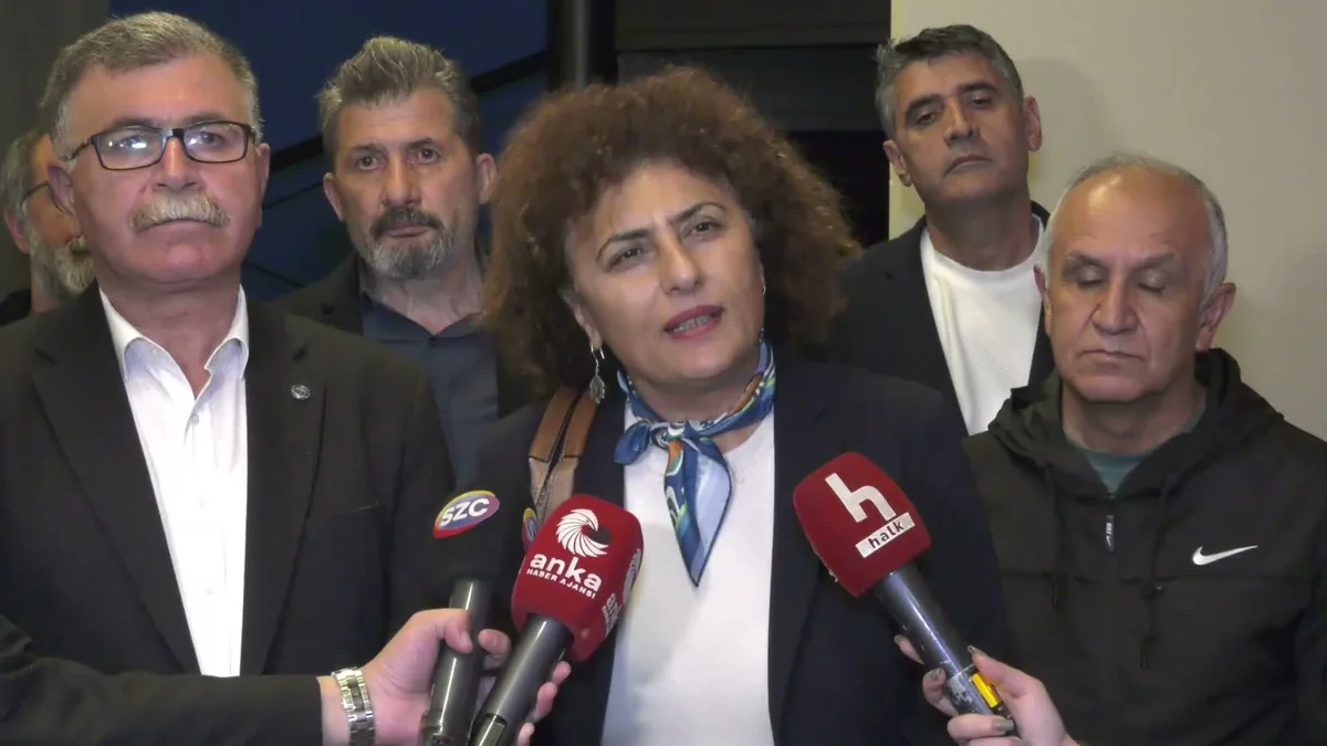 KESK, kayyum atanan Halk TV'nin Ankara Temsilciliği'ne dayanışma ziyaretinde bulundu