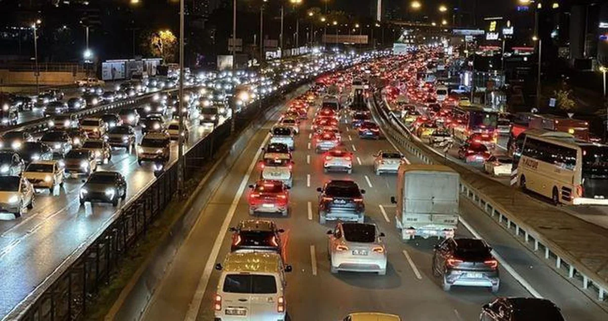 İstanbul'da trafik var mı? SON DAKİKA! 16 Ekim hangi ilçelerde trafik var, hangi yollar kapalı?