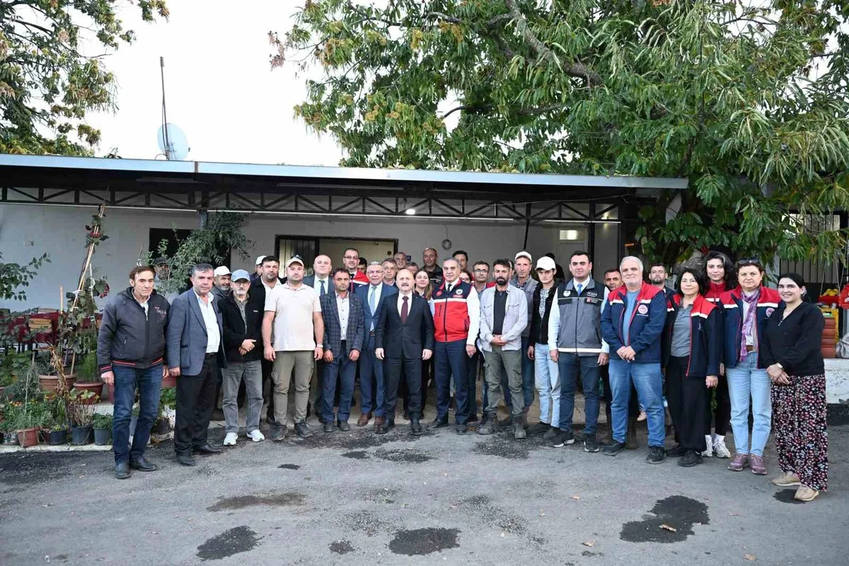 Aydın Valisi Varol, Köşk Sarıçam Mahallesi'nde vatandaşların taleplerini dinledi