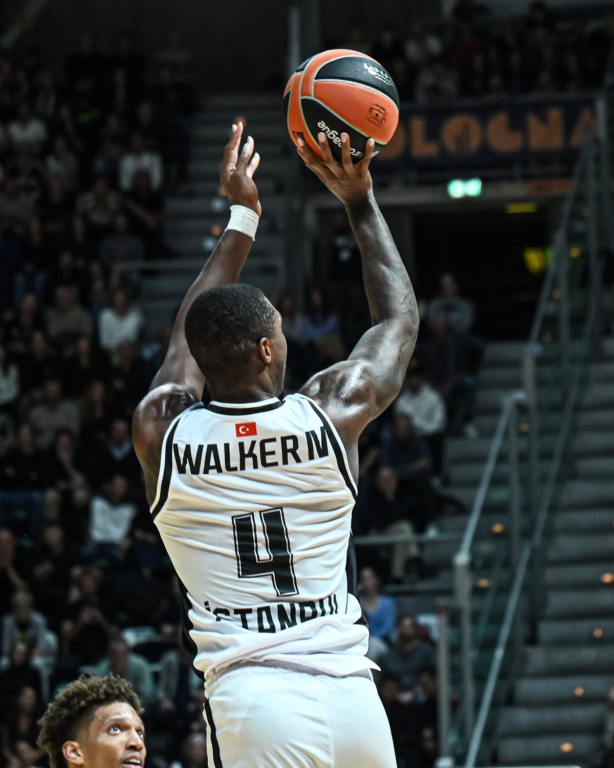 Beşiktaş, Euroleague'de deplasmanda Virtus Bologna'yı 103-101 mağlup etti