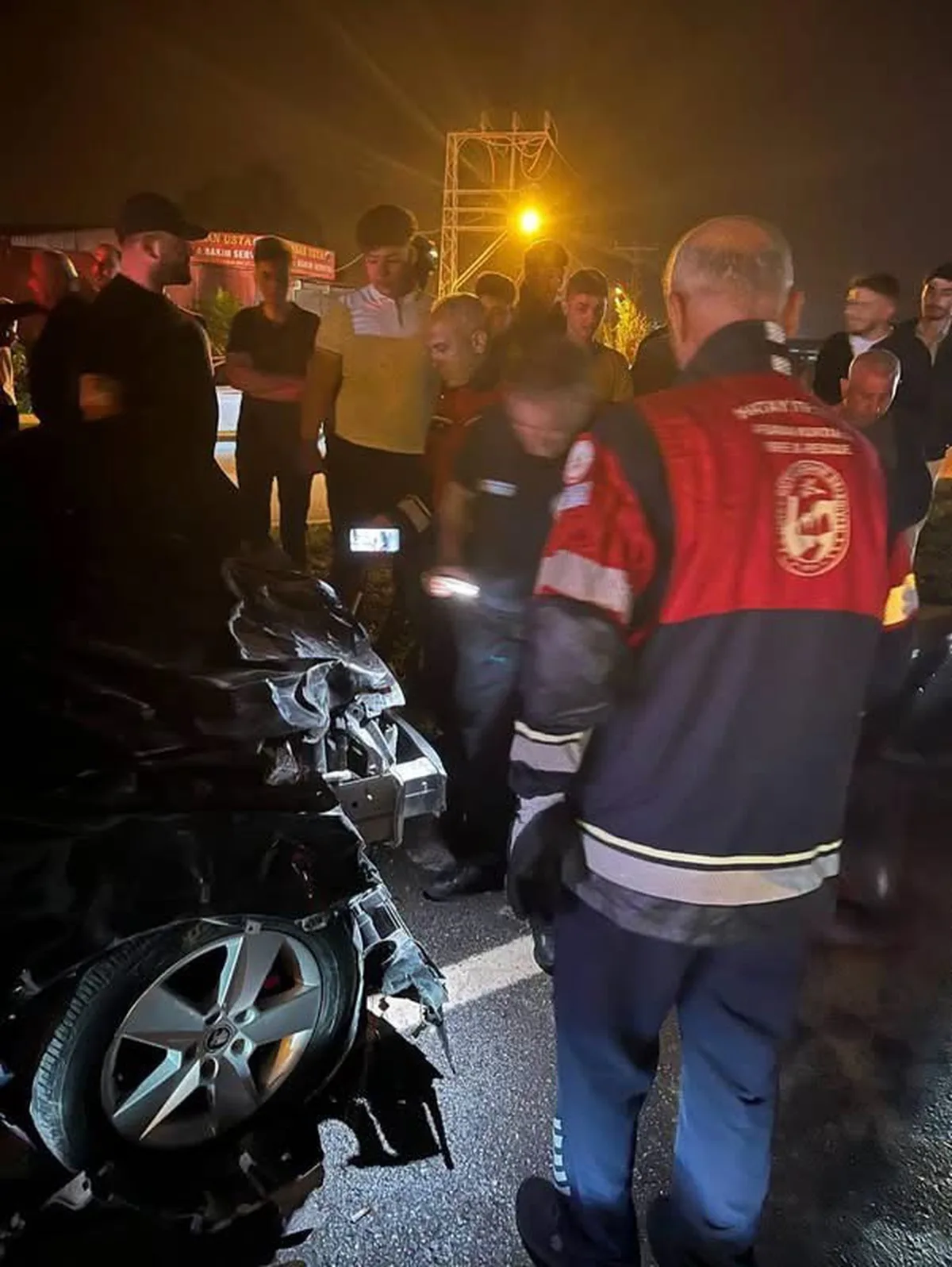 Hatay Samandağ'da otomobil yola çıkan angusa çarptı, sürücü yaralandı