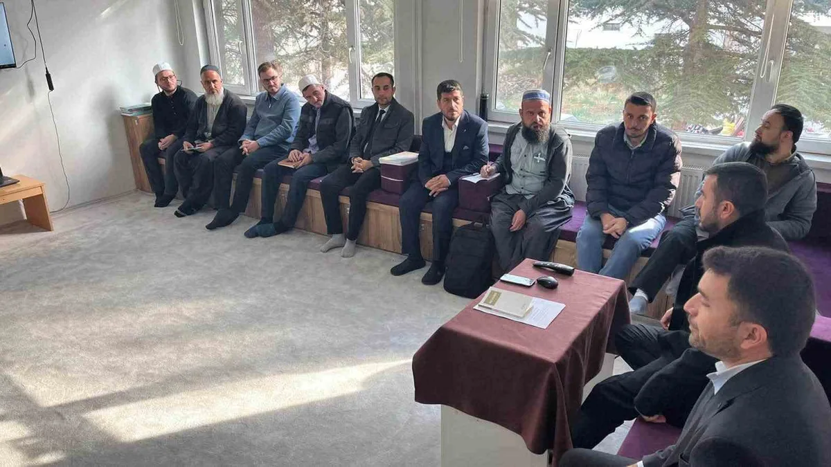 Altıntaş İlçe Müftülüğü, din görevlilerine vaaz becerileri kursu başlattı