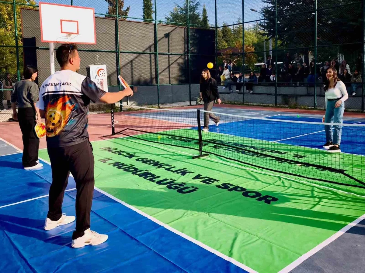 Bilecik'te yurtlarda kalan öğrenciler pickleball branşını tanıma fırsatı buldu