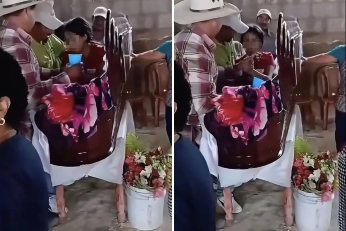 Annesi tabutuna eğilip ağladığı sırada 15 yaşındaki kız tabutun içinde doğruldu