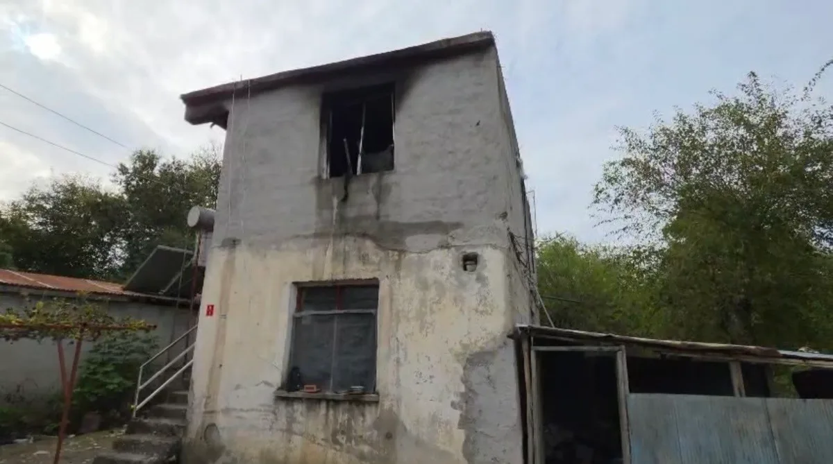 Osmaniye'nin Kadirli ilçesine bağlı Aydınlar köyünde evde çıkan yangında 1 kişi öldü