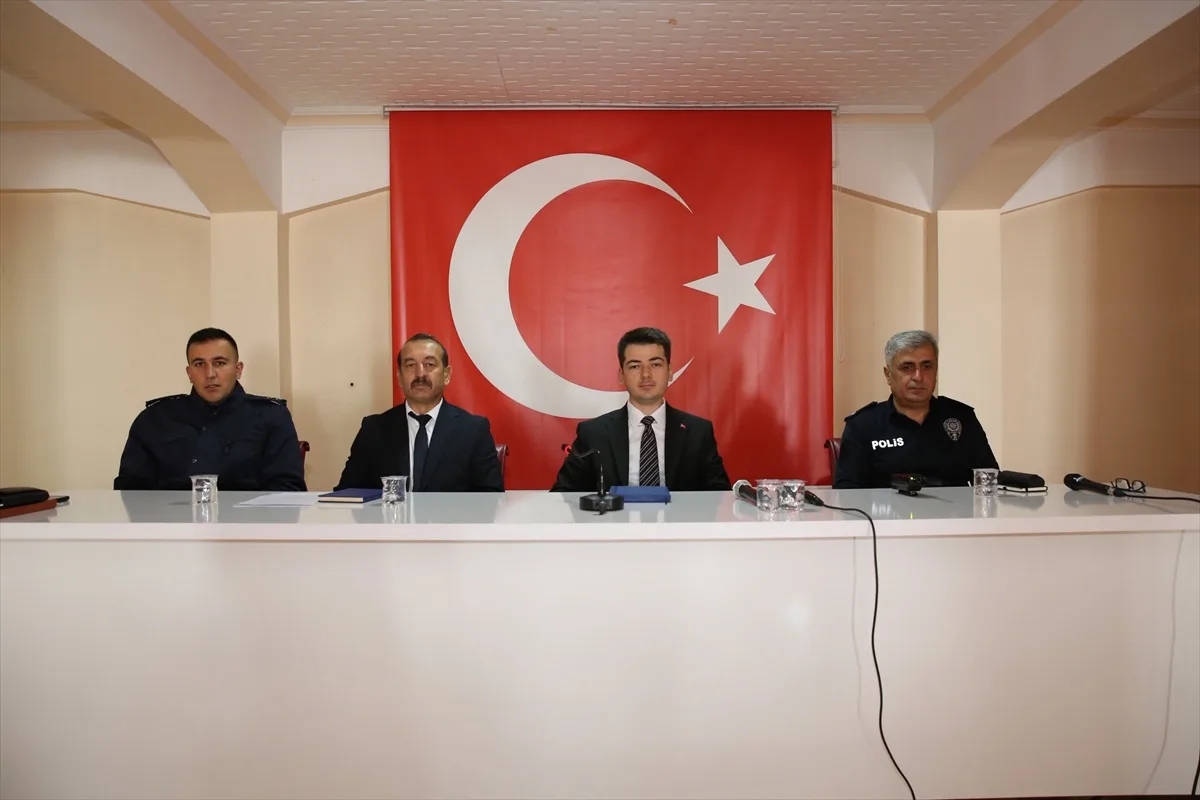 Taşova'da Ekim ayı muhtarlar toplantısı Kaymakam Bayram başkanlığında yapıldı