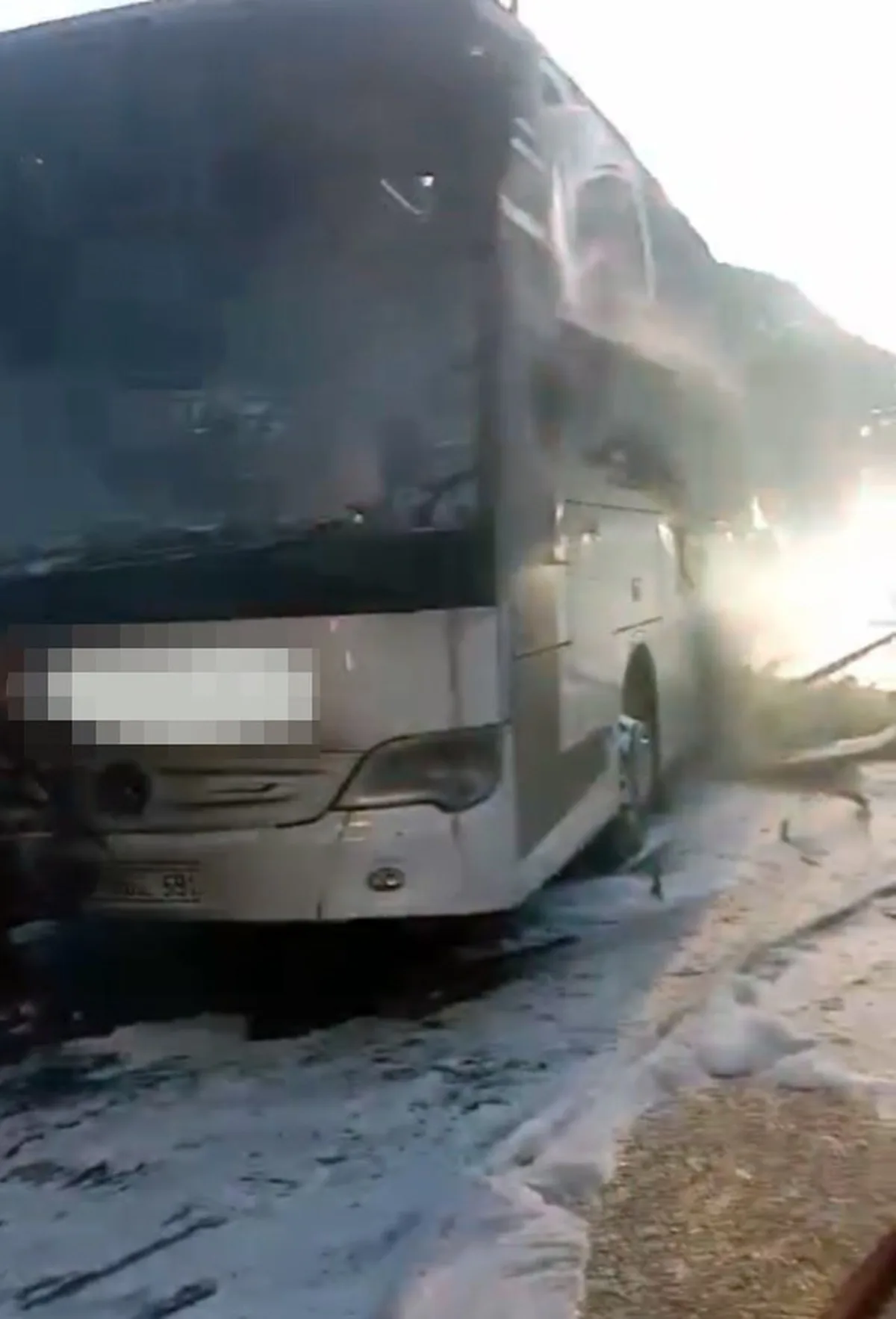 Bolu Tüneli çıkışında yolcu otobüsü motor yangınında kullanılamaz hale geldi