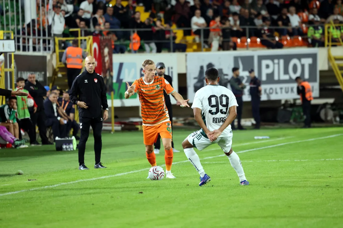 Corendon Alanyaspor, Süper Lig'de evinde Kocaelispor'a 2-1 yenildi