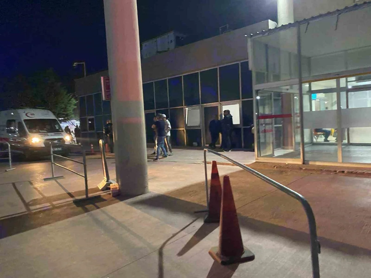 Sahil Güvenlik, Ayvalık'ta batan tekneden 8 kişiyi kurtardı, 1 kişi aranıyor