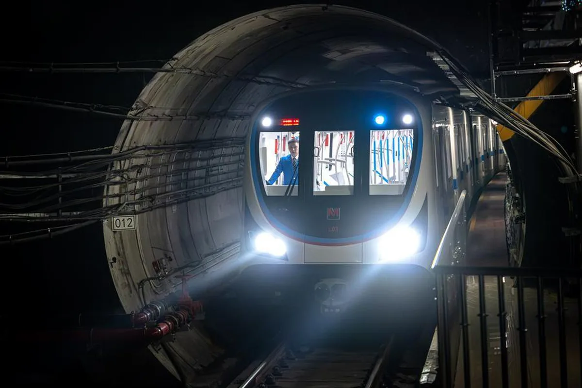 Çin'in en uzun metro hattı Wuhan'da hizmete girdi, hatta 37 istasyon var