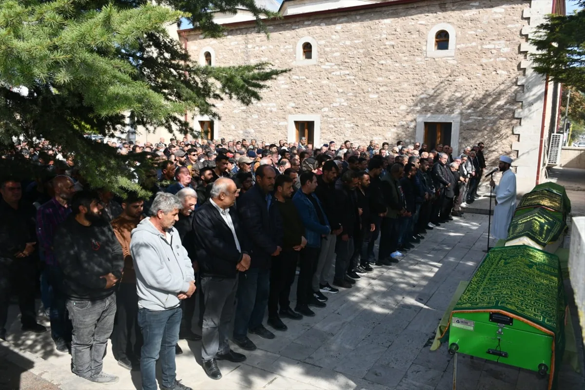 Afyonkarahisar Emirdağ'da kazada ölen 4 kişi Konya Çeltik'te defnedildi